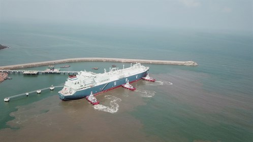 Trelleborg Supplies Suite Of Solutions To India S First Fsru Based Lng Terminal